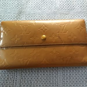 Louis Vuitton LV Monogram Vernis Patent Leather Sarah Wallet